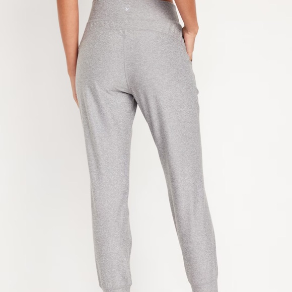 NWT OLD NAVY Extra High-Waisted Cloud+ 7/8 Leggings Color: Heather Gray - Picture 2 of 6